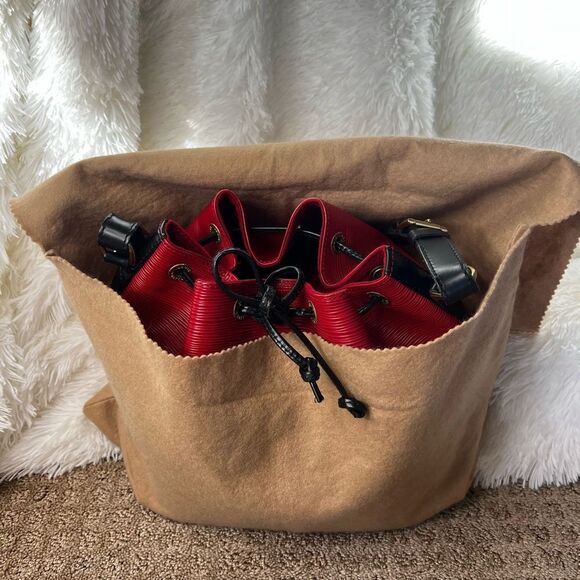 AUTH LOUIS VUITTON EPI LEATHER NOE- BLACK AND RED - Picture 16 of 16